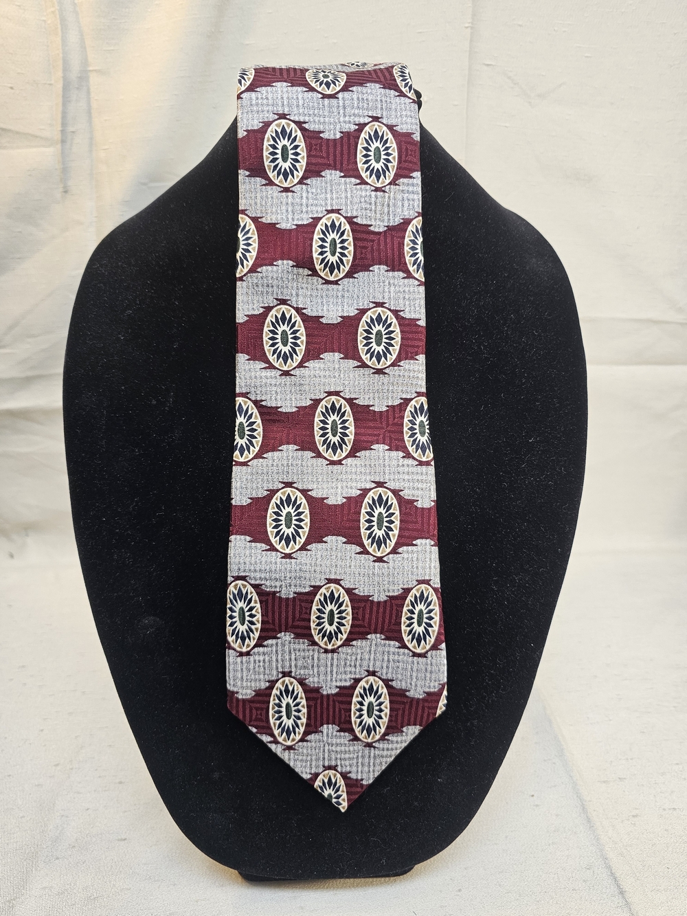 Bill Blass Black Label Men's Burgundy Patterned Silk Tie - Unbranded